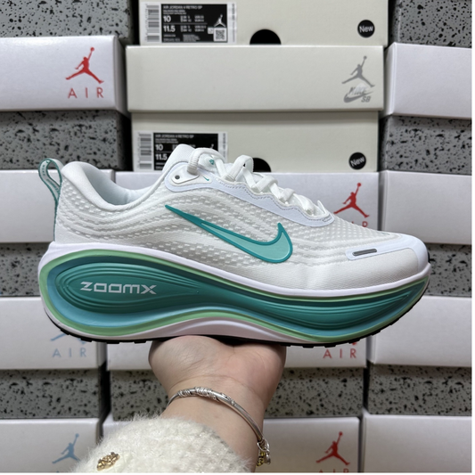 Nike Vomero Plus - White Mint Foam