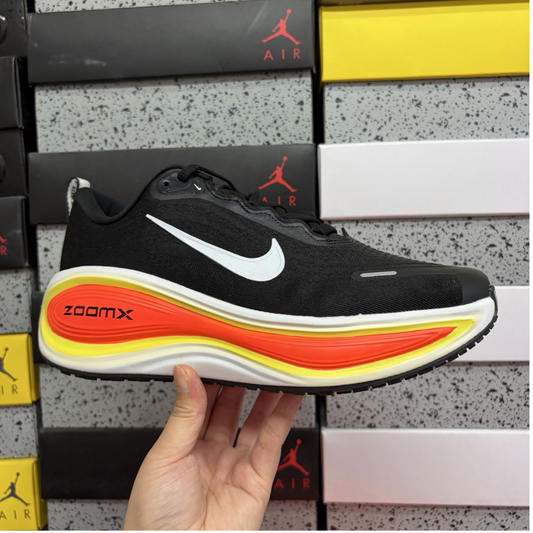 Nike Vomero Plus - Black Bright Crimson