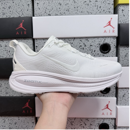 Nike Vomero 18 - White Photon Dust