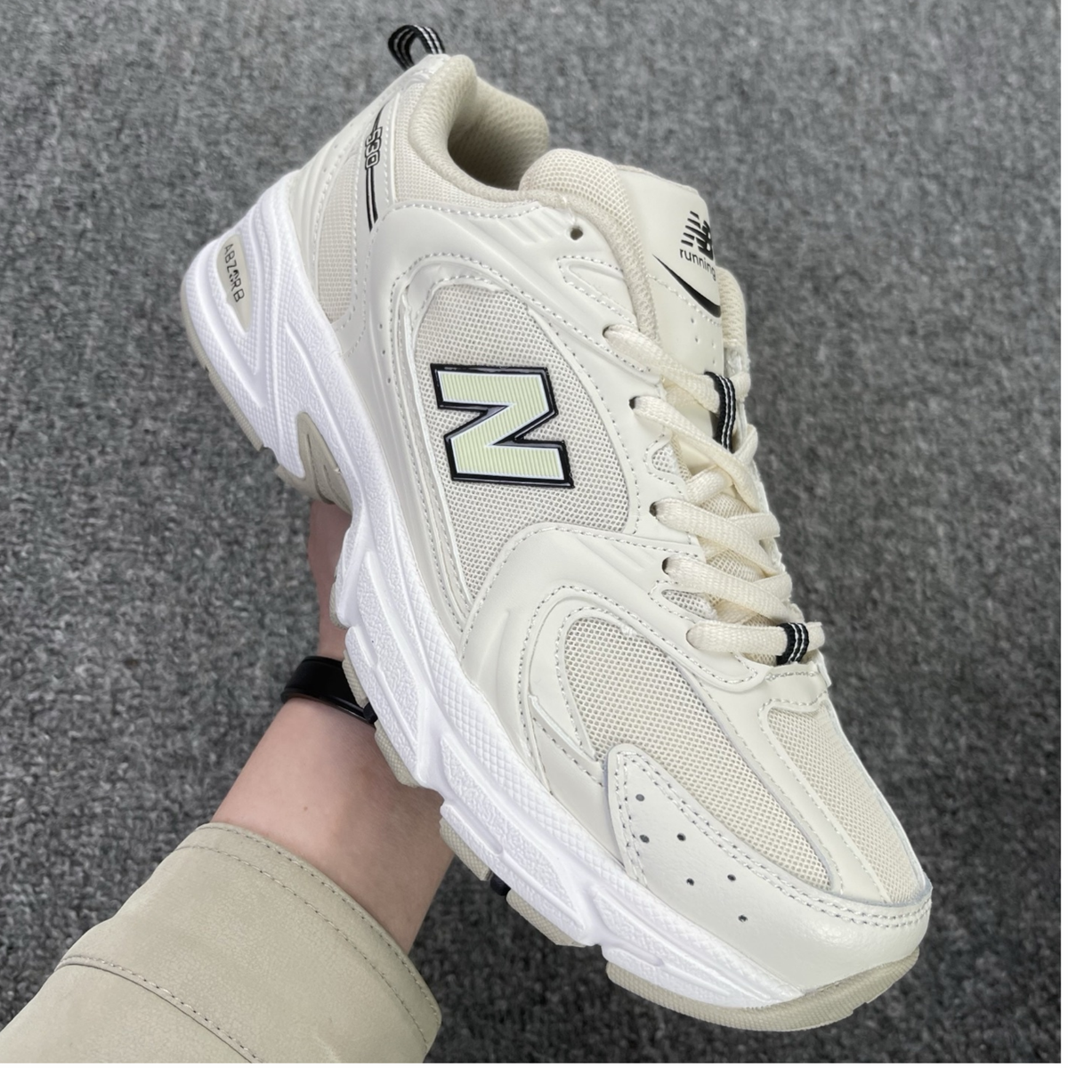 New Balance 530 - Ivory