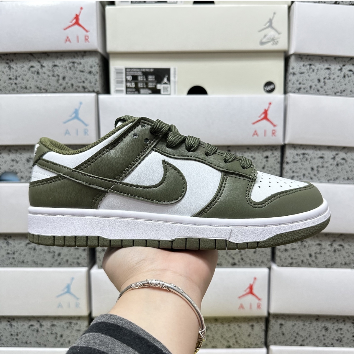 Nike Dunk Low - Medium Olive