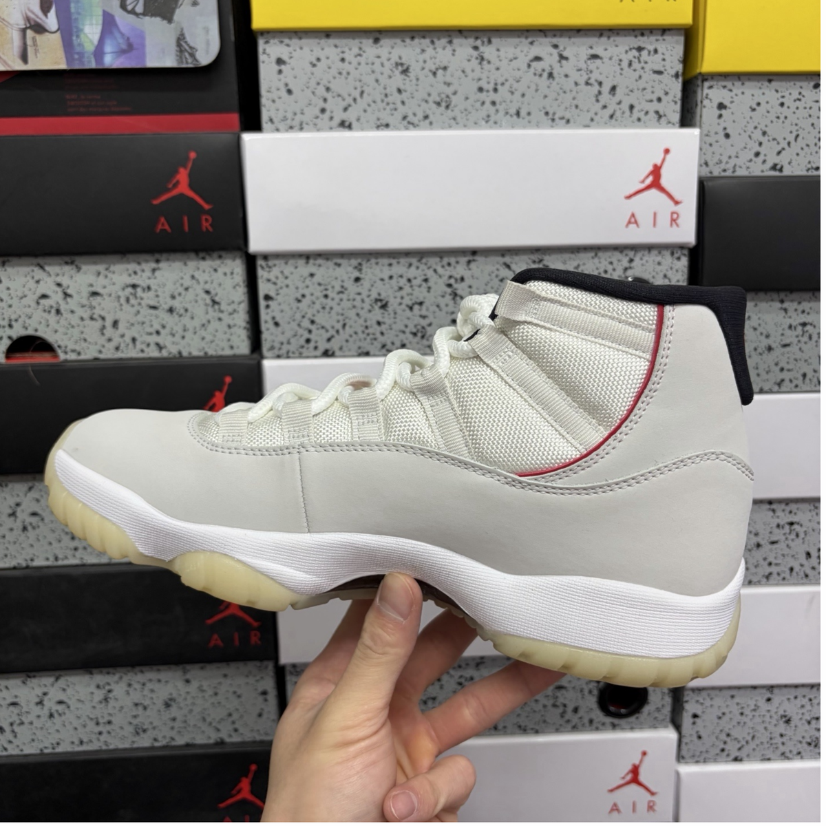 Air Jordan 11 Retro - Platinum Tint