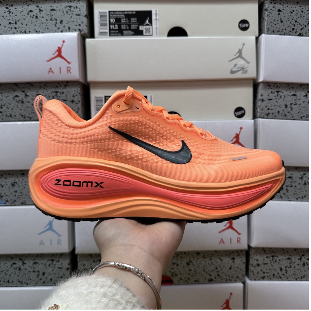 Nike Vomero Plus - Orange Pulse