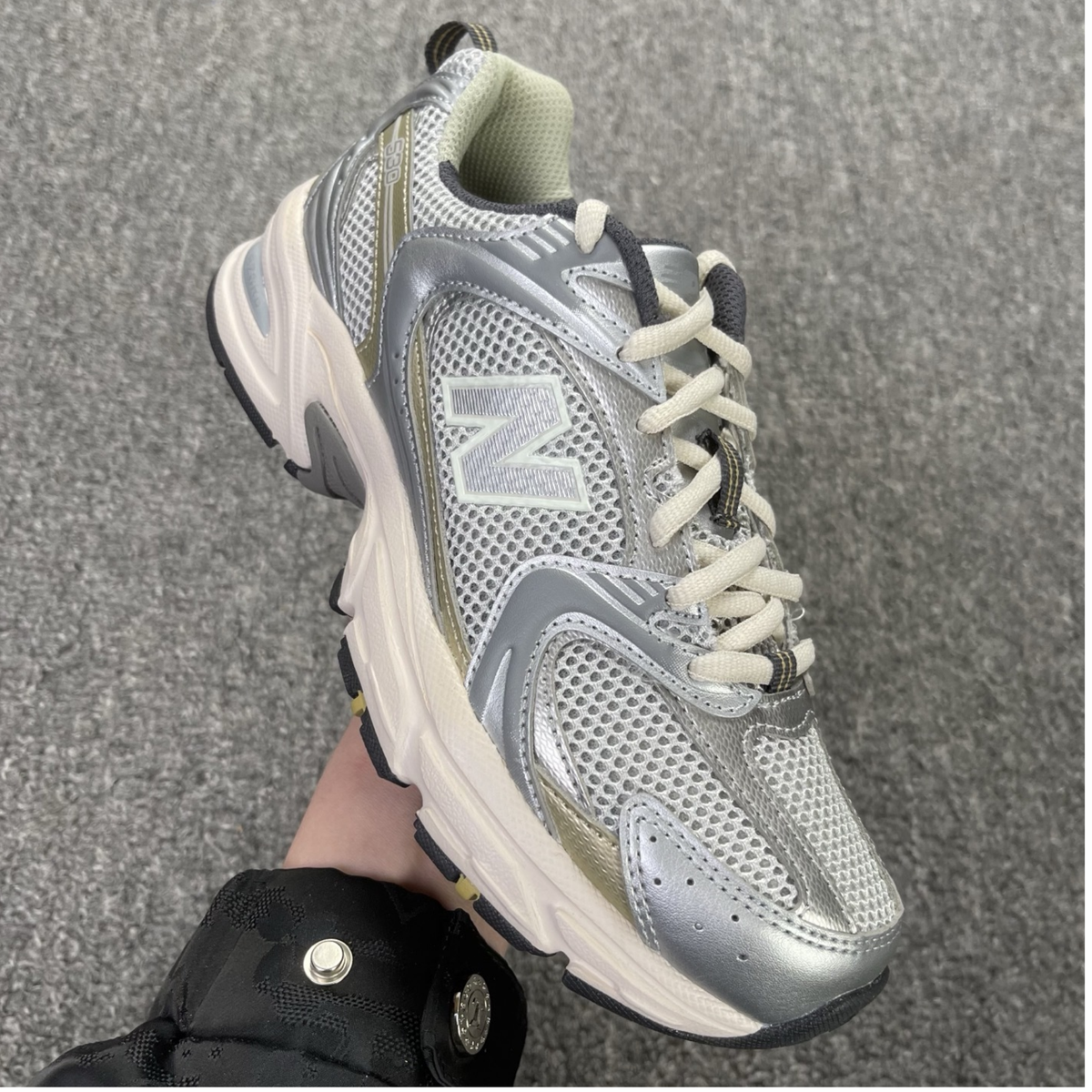 New Balance 530 - Beige Silver