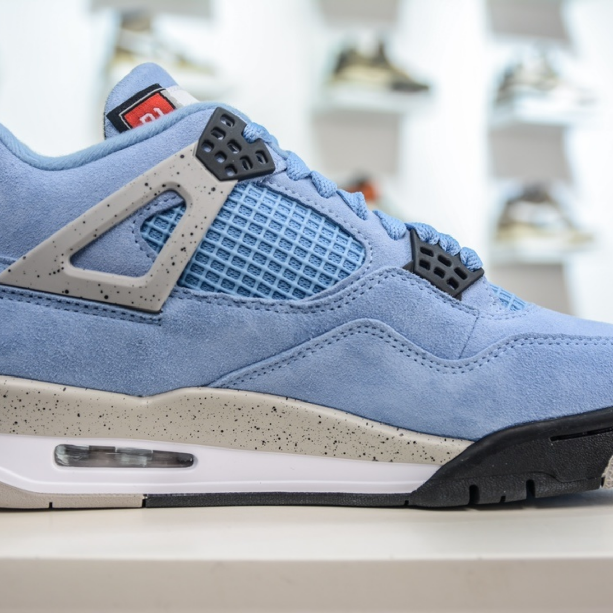 Air Jordan 4 Retro - University Blue