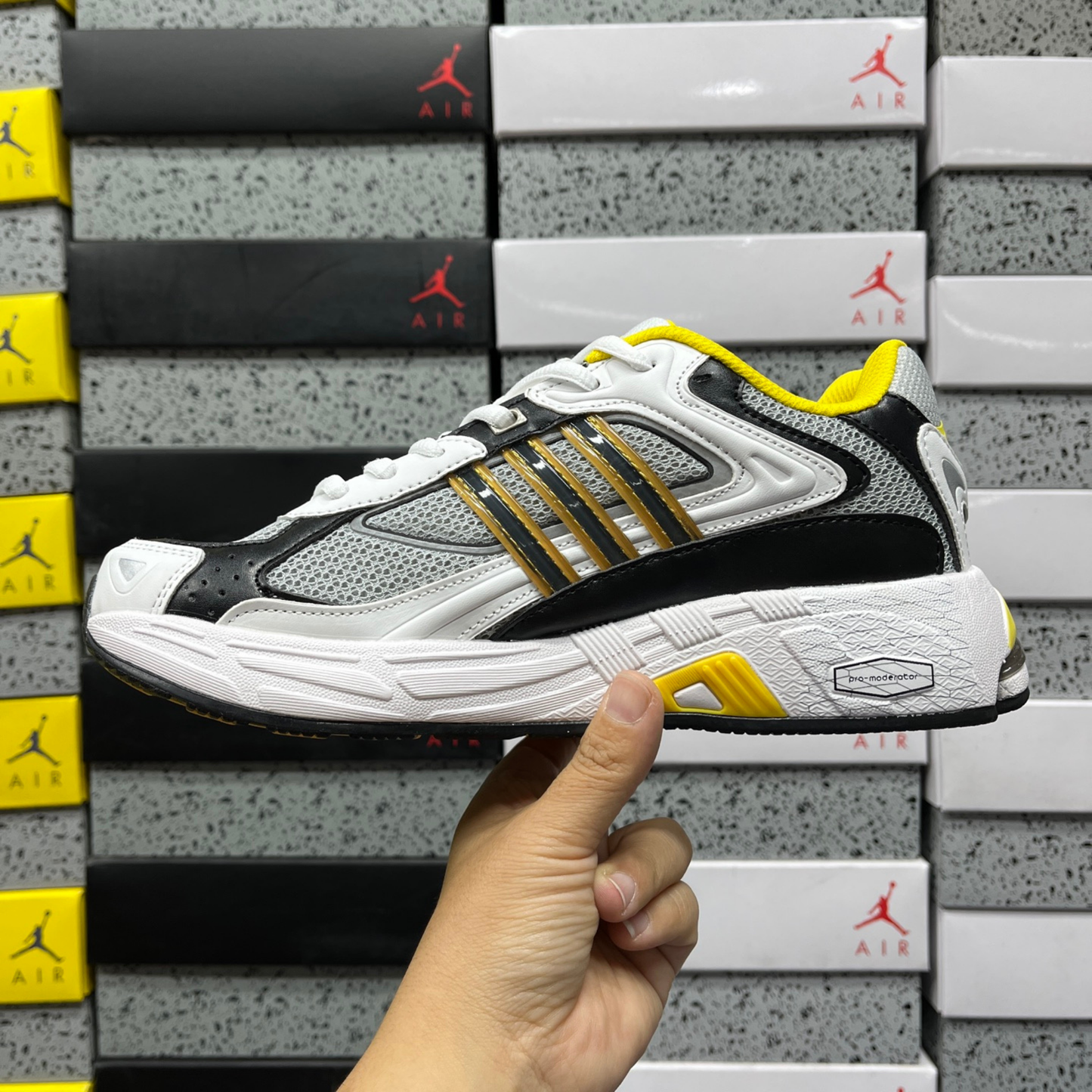 Adidas Response CL - White Core Black Solar Gol