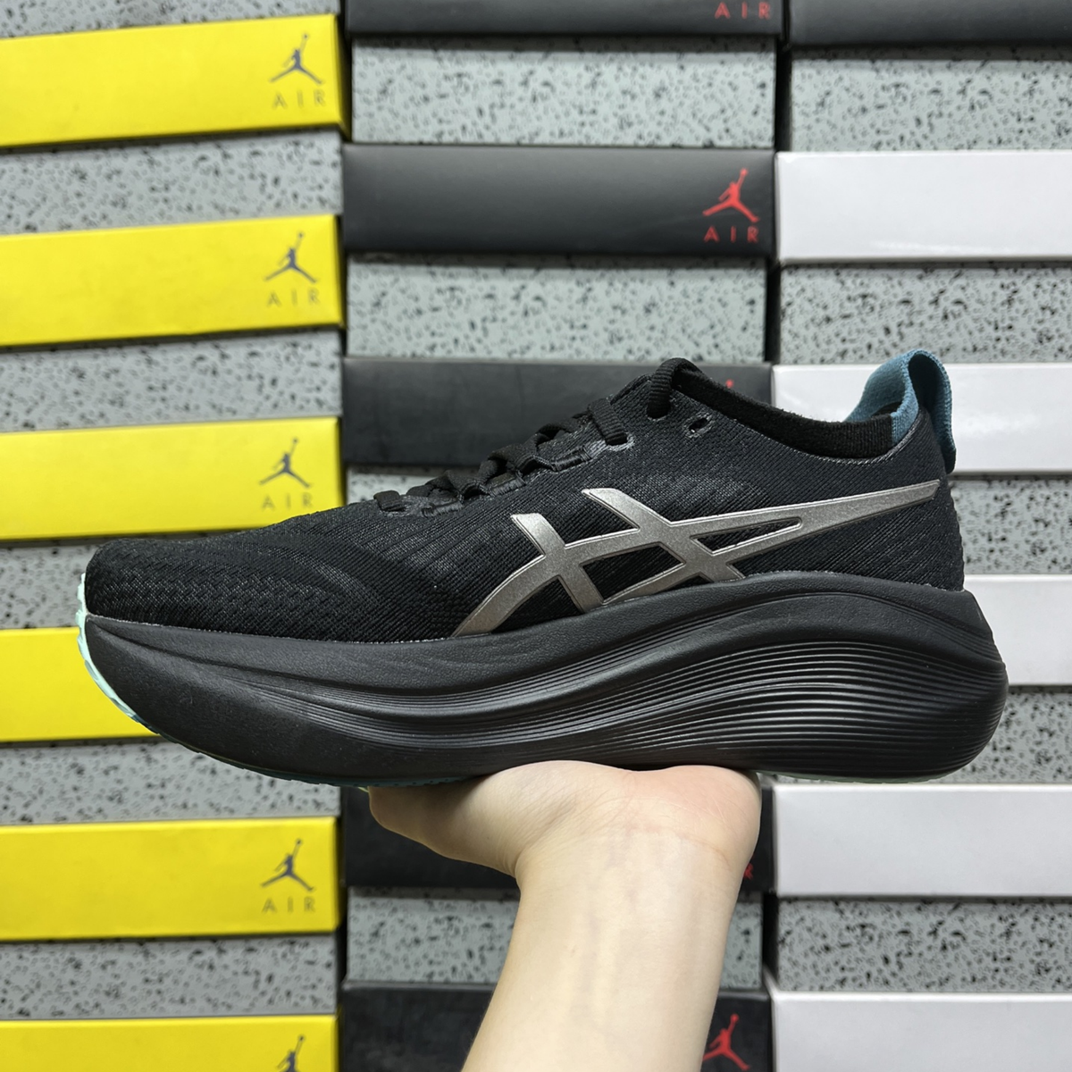Asics Gel Nimbus 27 - Black / Pure Silver
