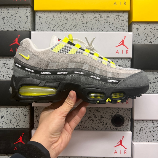 Air Max 95 x Undefeated - Geo NYC Neon