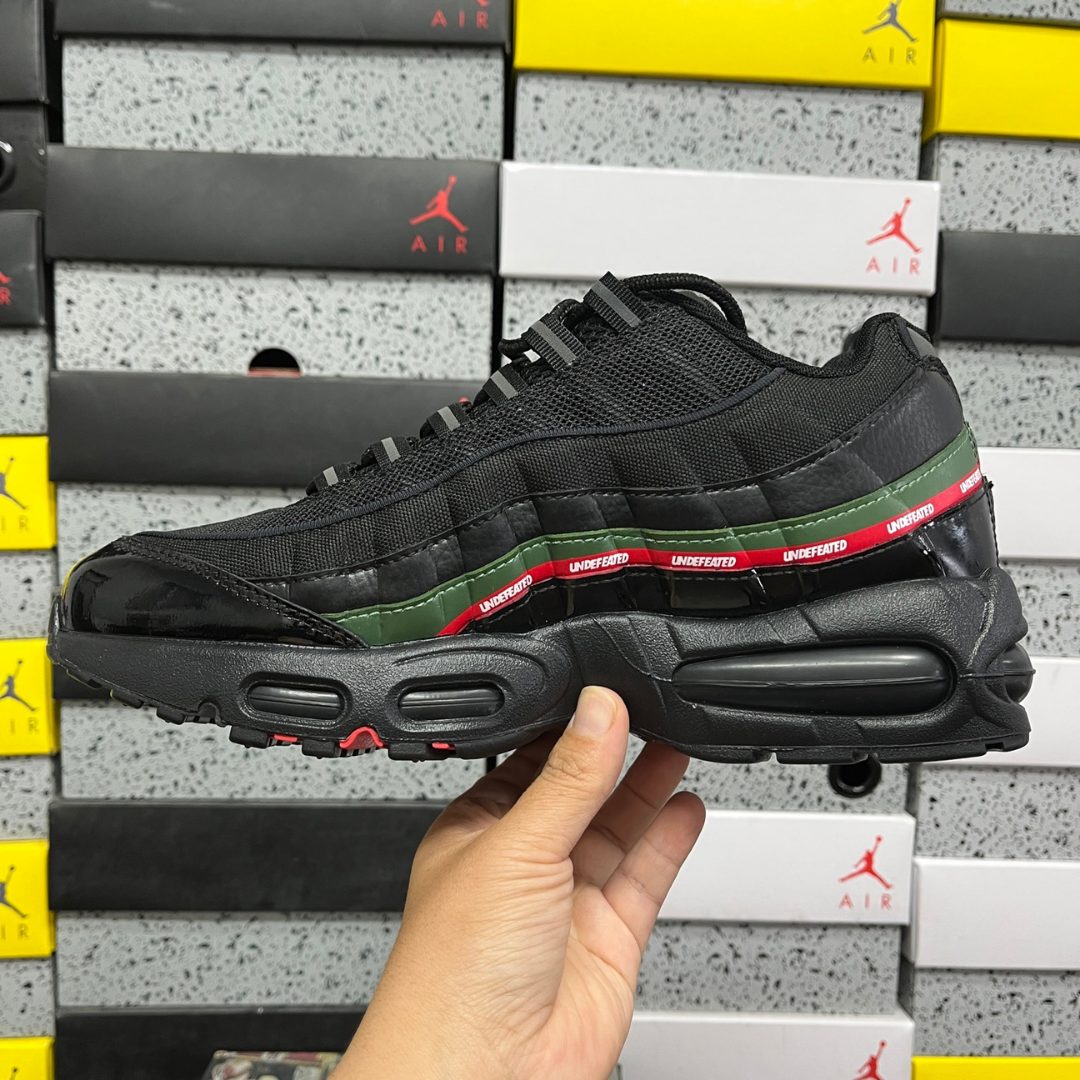 Air Max 95 x Undefeated - Black
