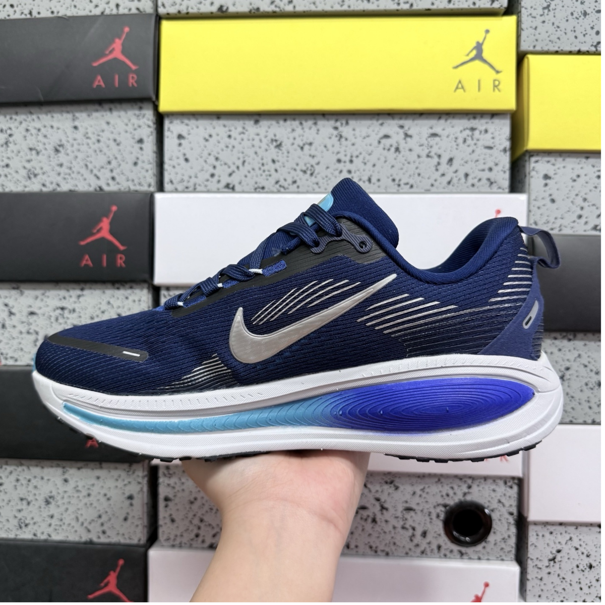 Nike Vomero 18 - Blue Void/Metallic Silver