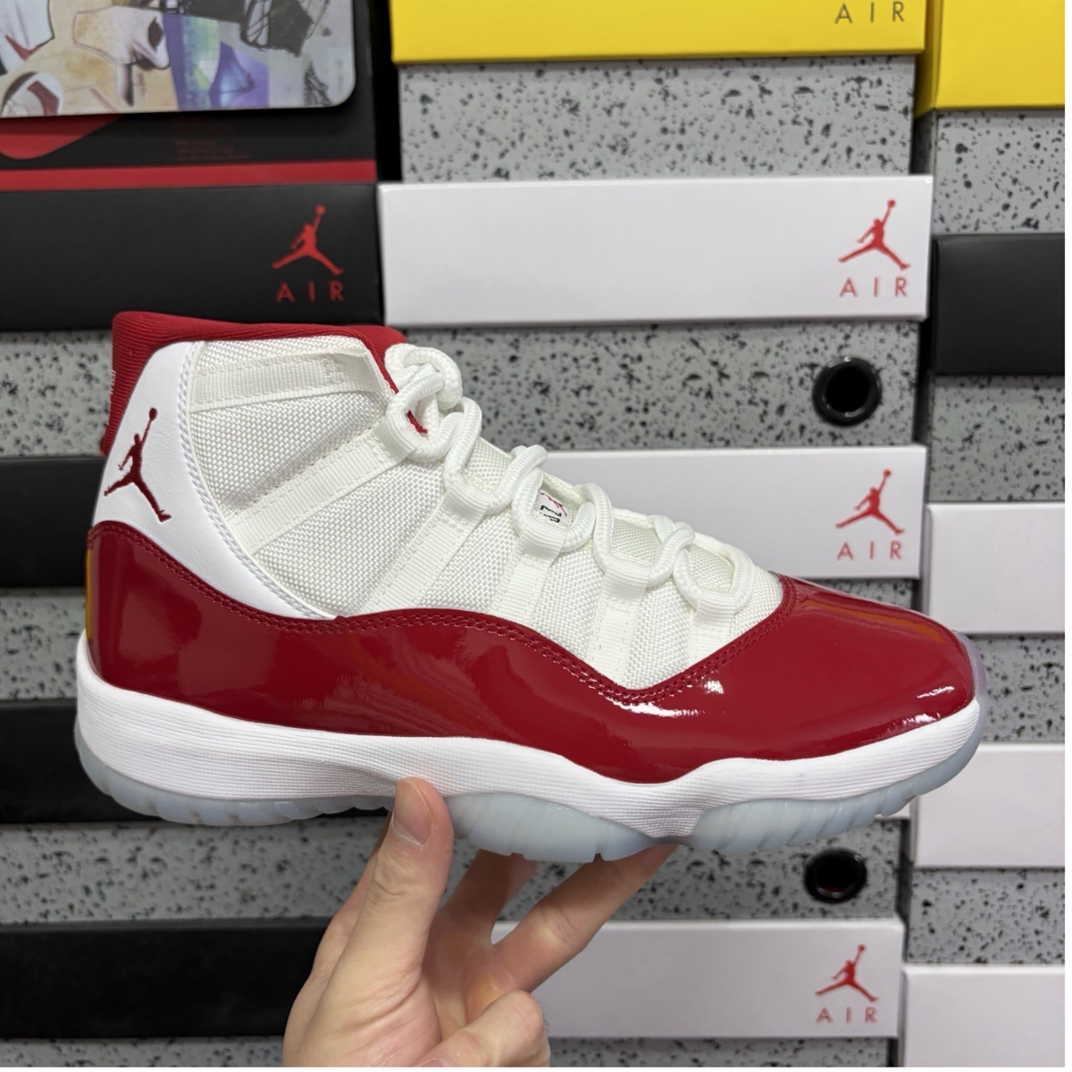 Air Jordan 11 Retro - Cherry