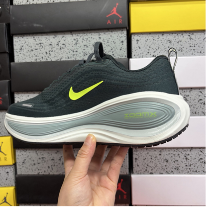 Nike Vomero Plus - Sequia Volt