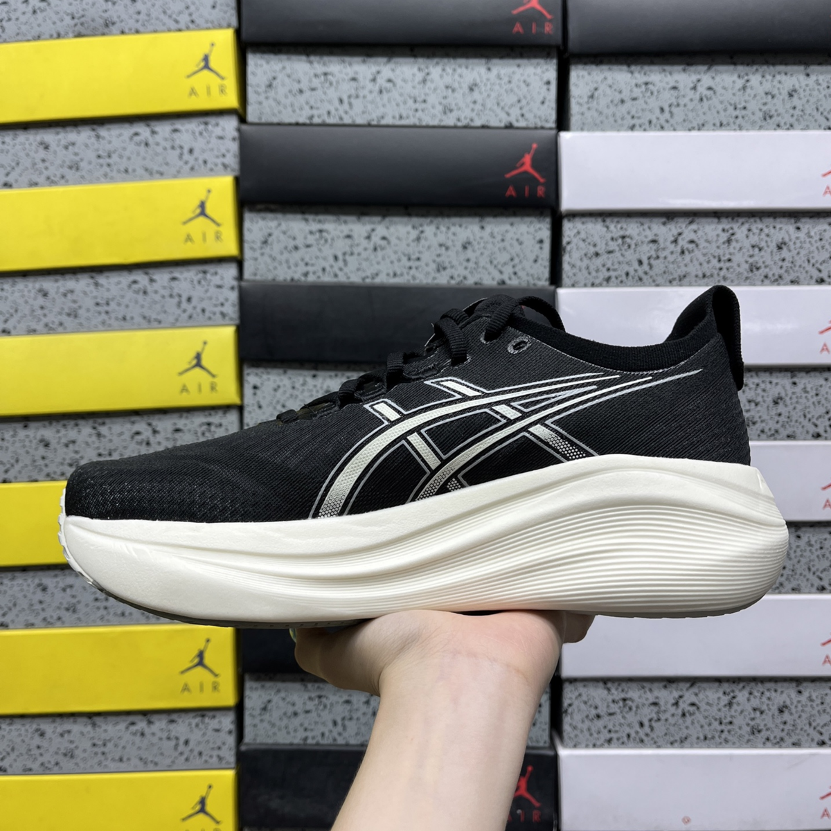 Asics Gel Nimbus 27 - Black / White