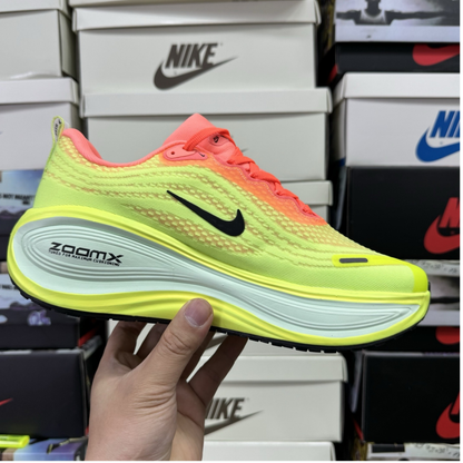 Nike Vomero Plus - Bright Mango