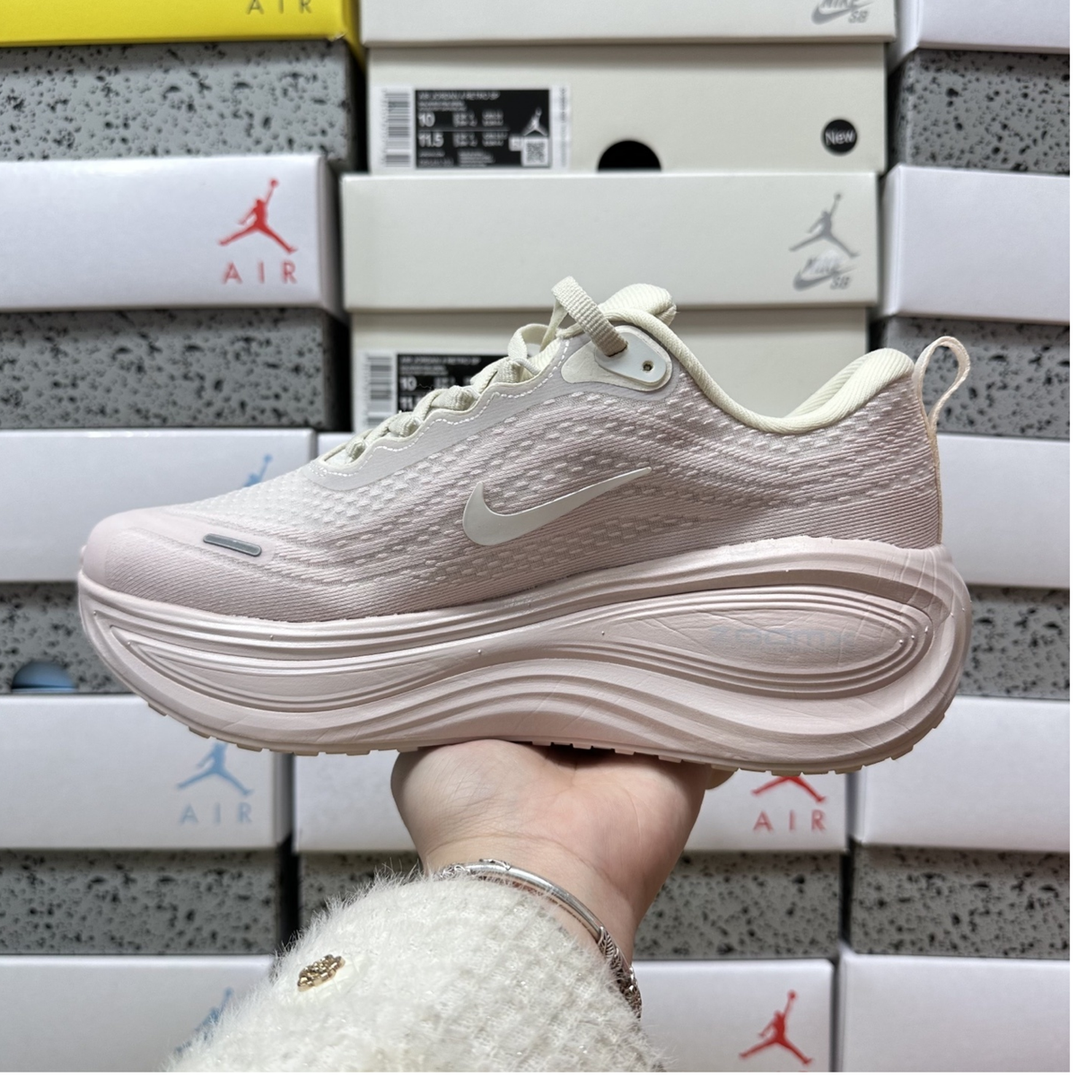 Nike Vomero 18 - Light Bone Sail