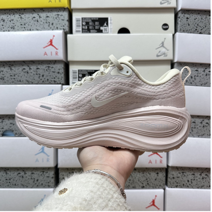 Nike Vomero 18 - Light Bone Sail