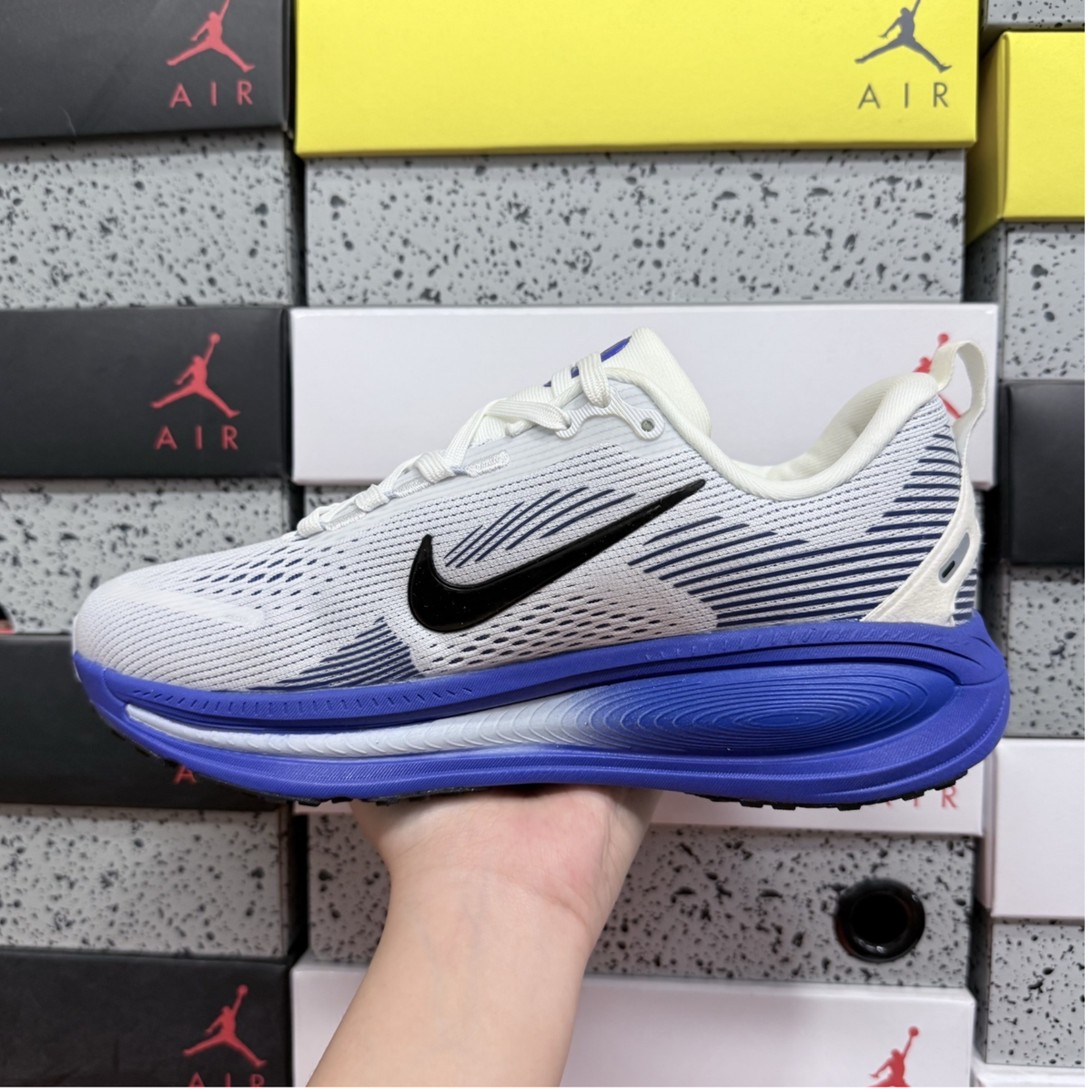 Nike Vomero 18 - White/Blue Tint/Light Marine