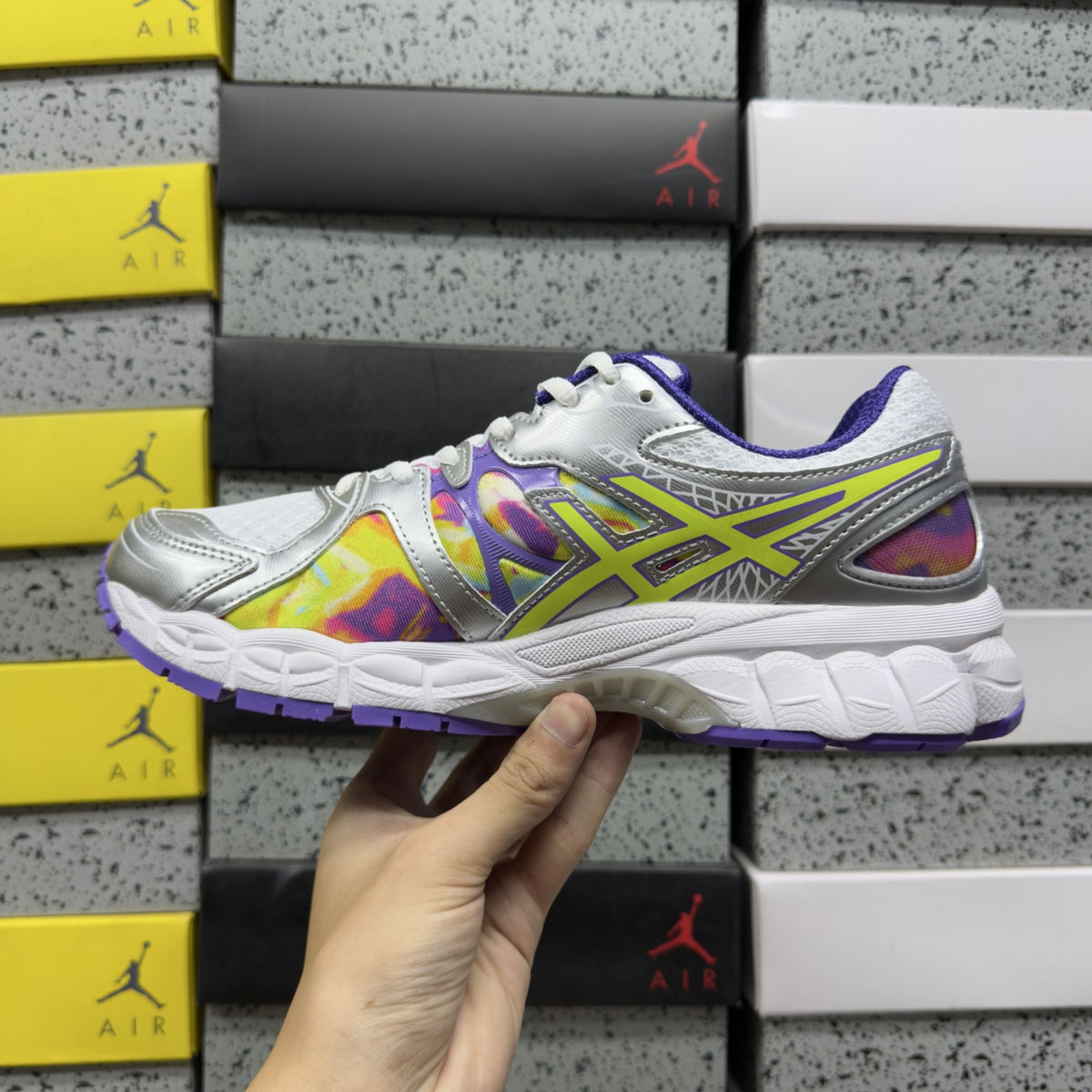 Asics Gel Nimbus 16 - Iridescent / Purple / Volt