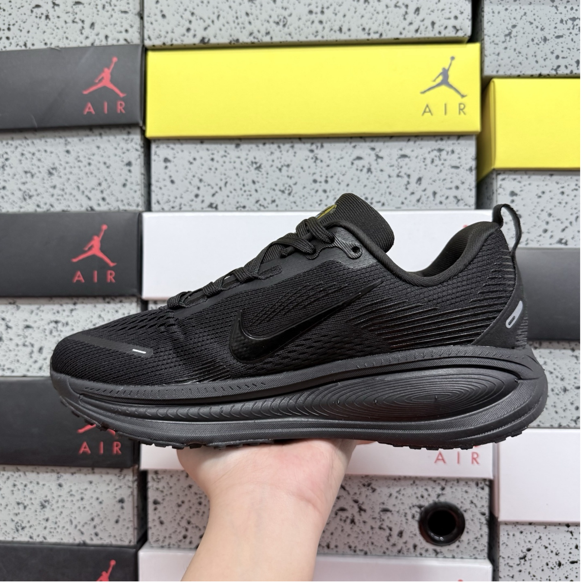 Nike Vomero 18 - Triple Black