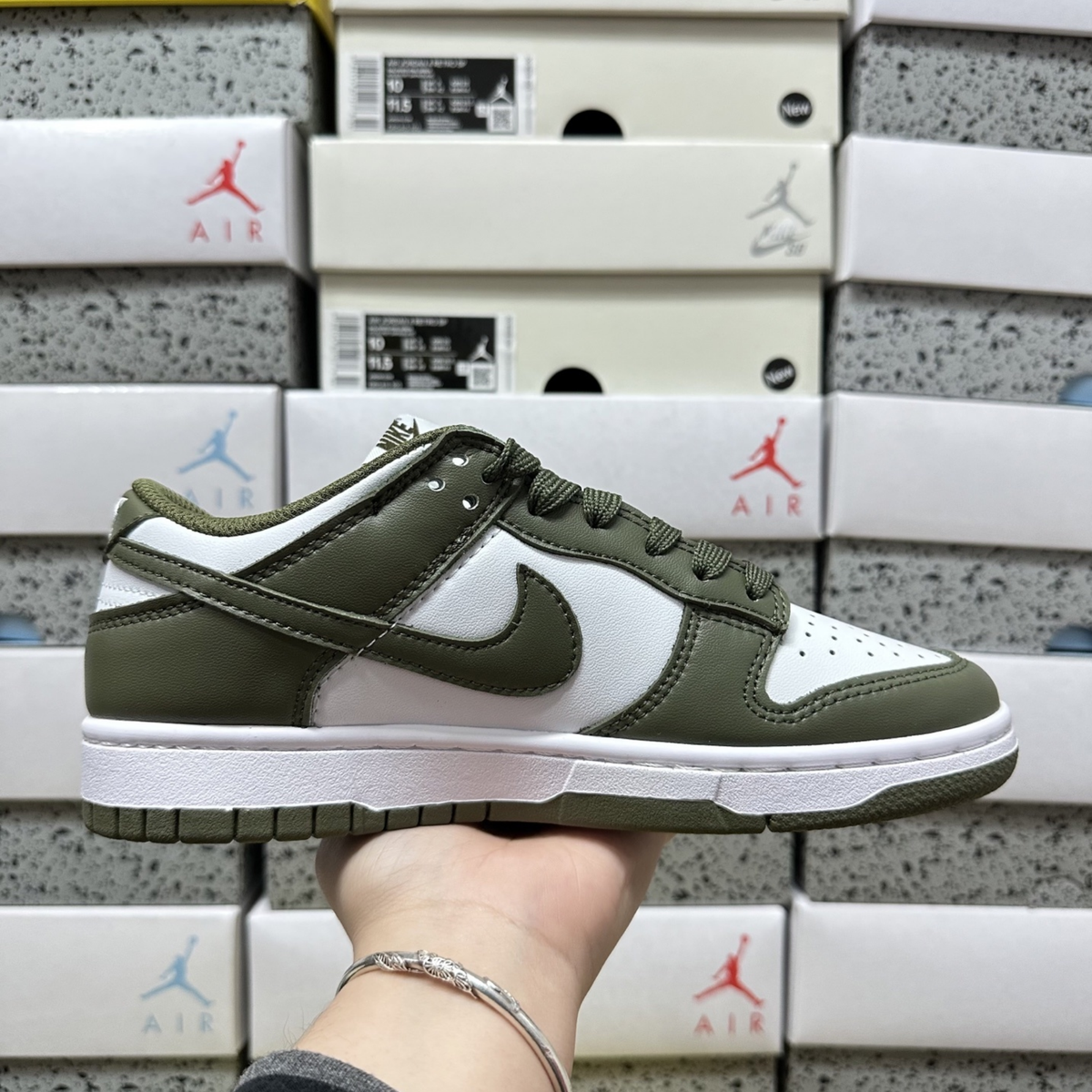 Nike Dunk Low - Medium Olive