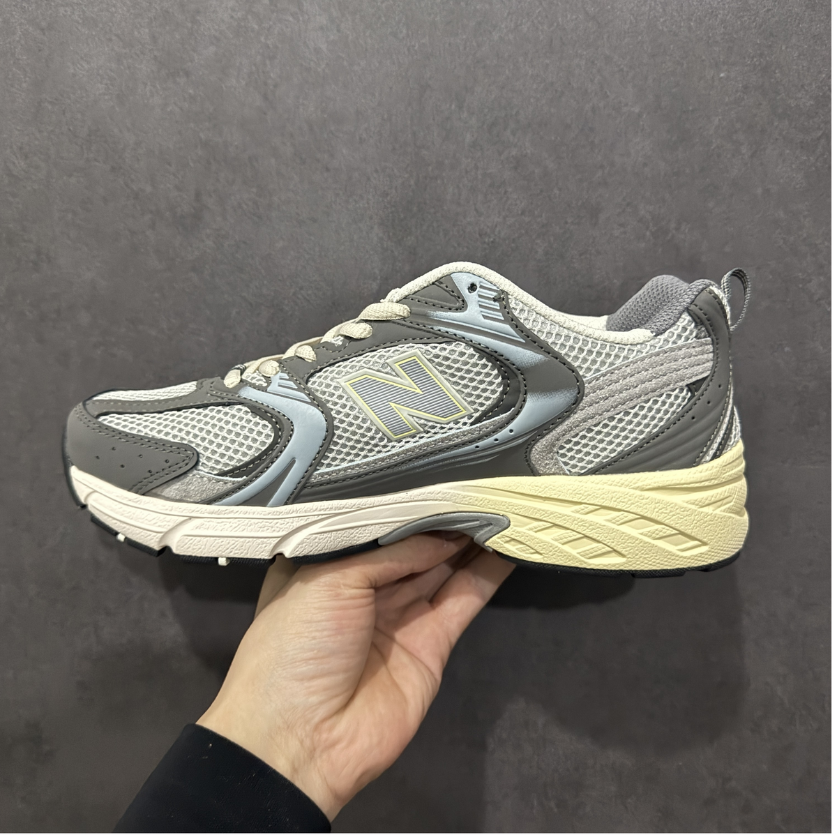 New Balance 530 - Cinza Branco Off
