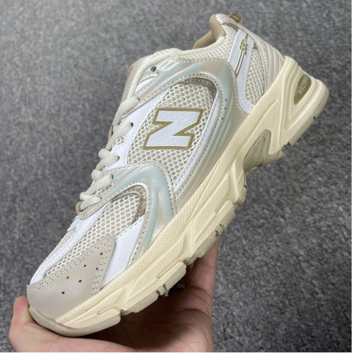 New Balance 530 - Beige Angora