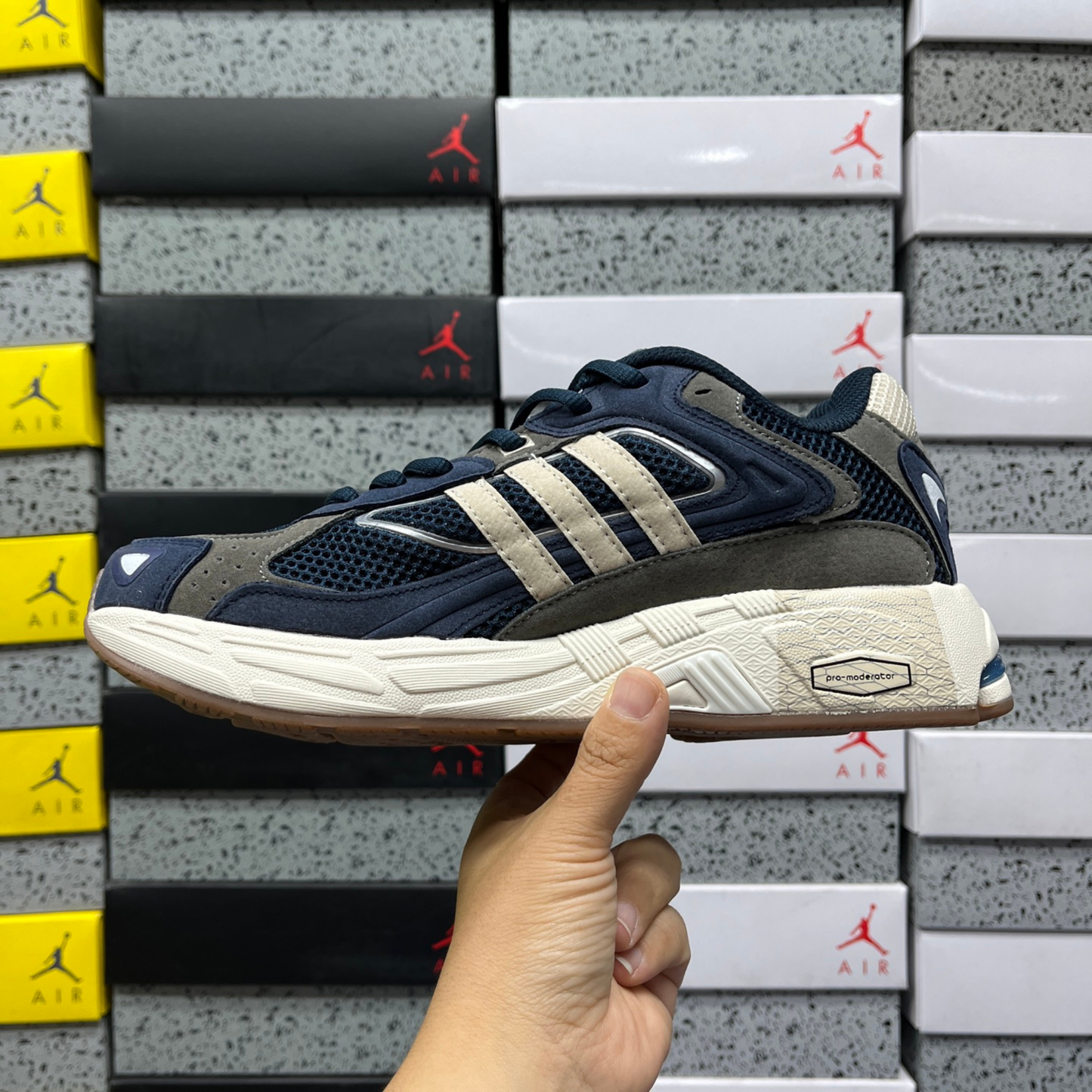 Adidas Response CL - Collegiate Navy Grey One