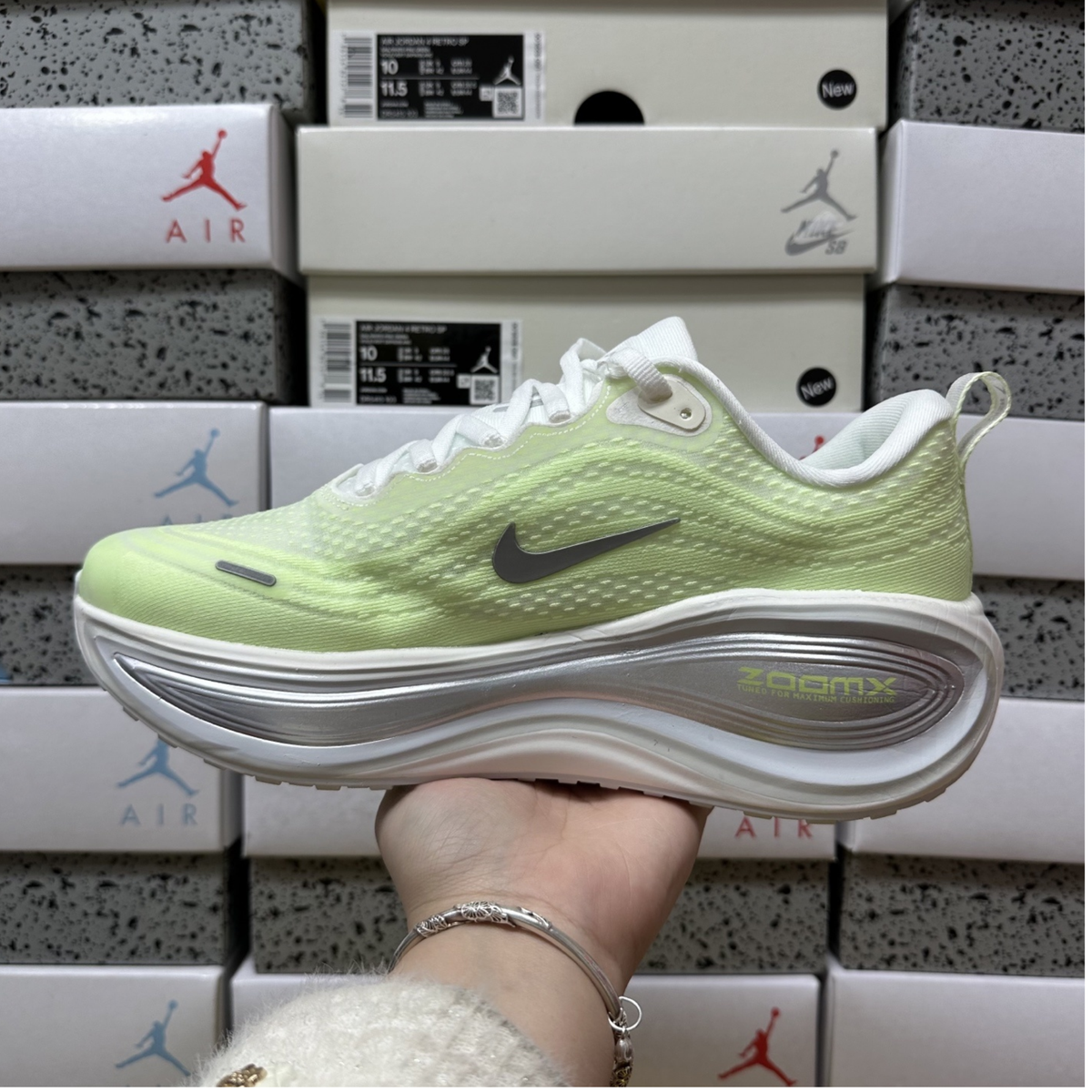 Nike Vomero Plus SE - Sail/Barely Volt/Metallic Silver