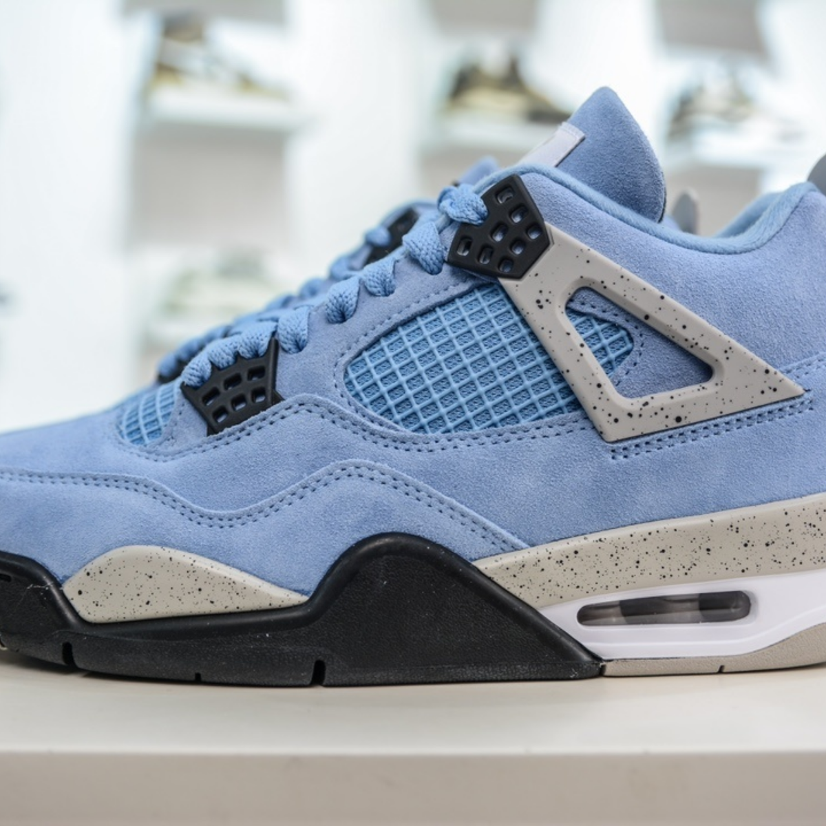 Air Jordan 4 Retro - University Blue