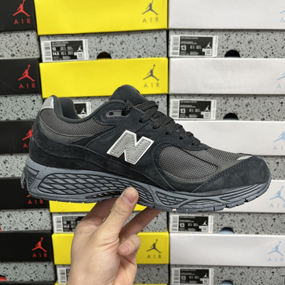 New Balance 2002R - Black Dark Grey