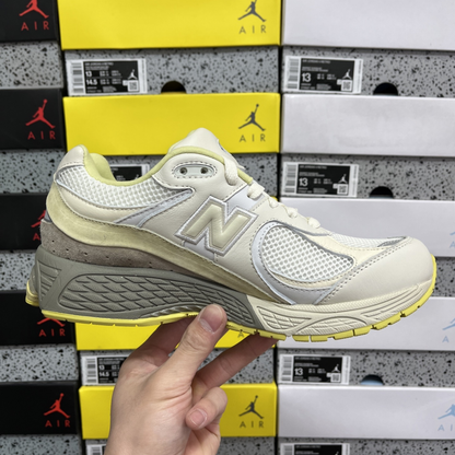 AURALEE x New Balance 2002R - White