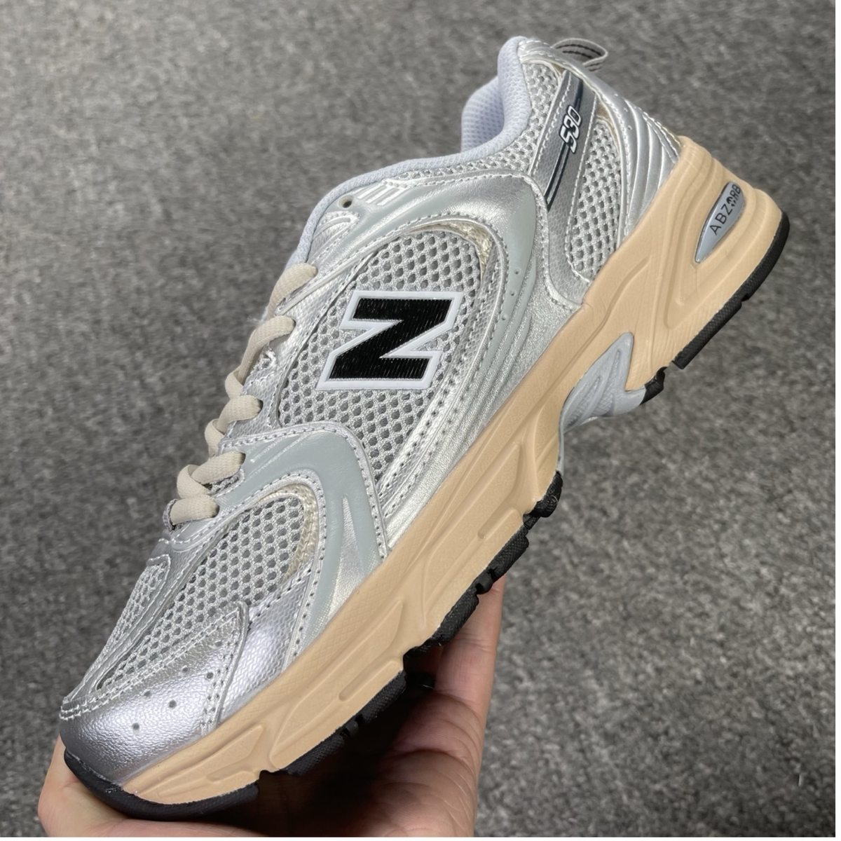 New Balance 530 - Vintage Silver Moonbeam