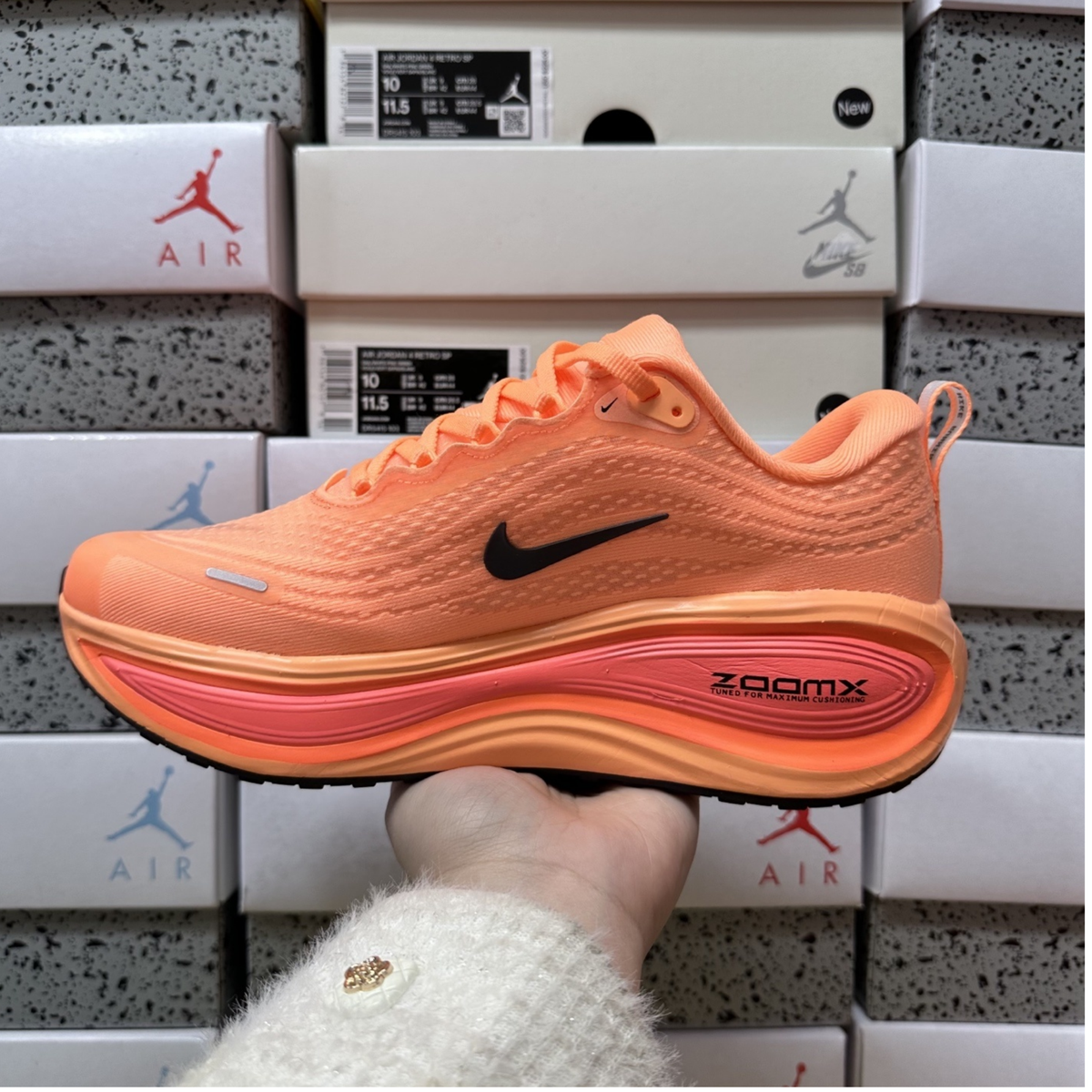 Nike Vomero Plus - Orange Pulse