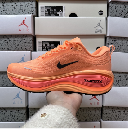 Nike Vomero Plus - Orange Pulse