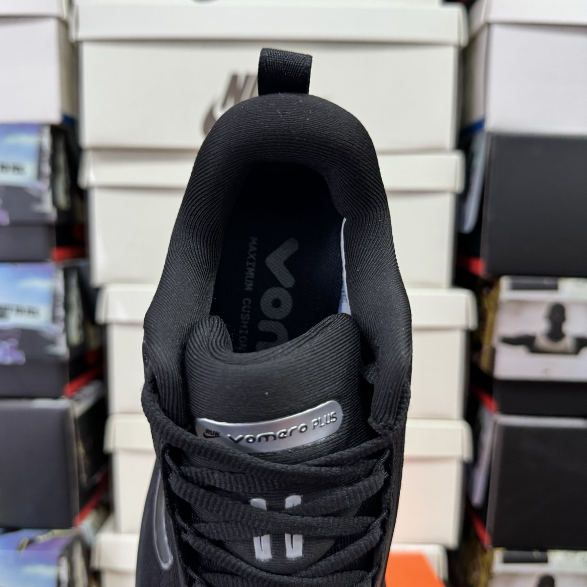 Nike Vomero Plus - Triple Black