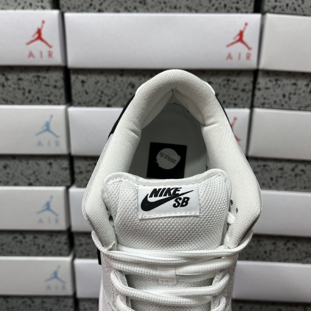 Nike SB Dunk Low Pro - White Gum