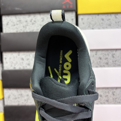 Nike Vomero Plus - Sequia Volt