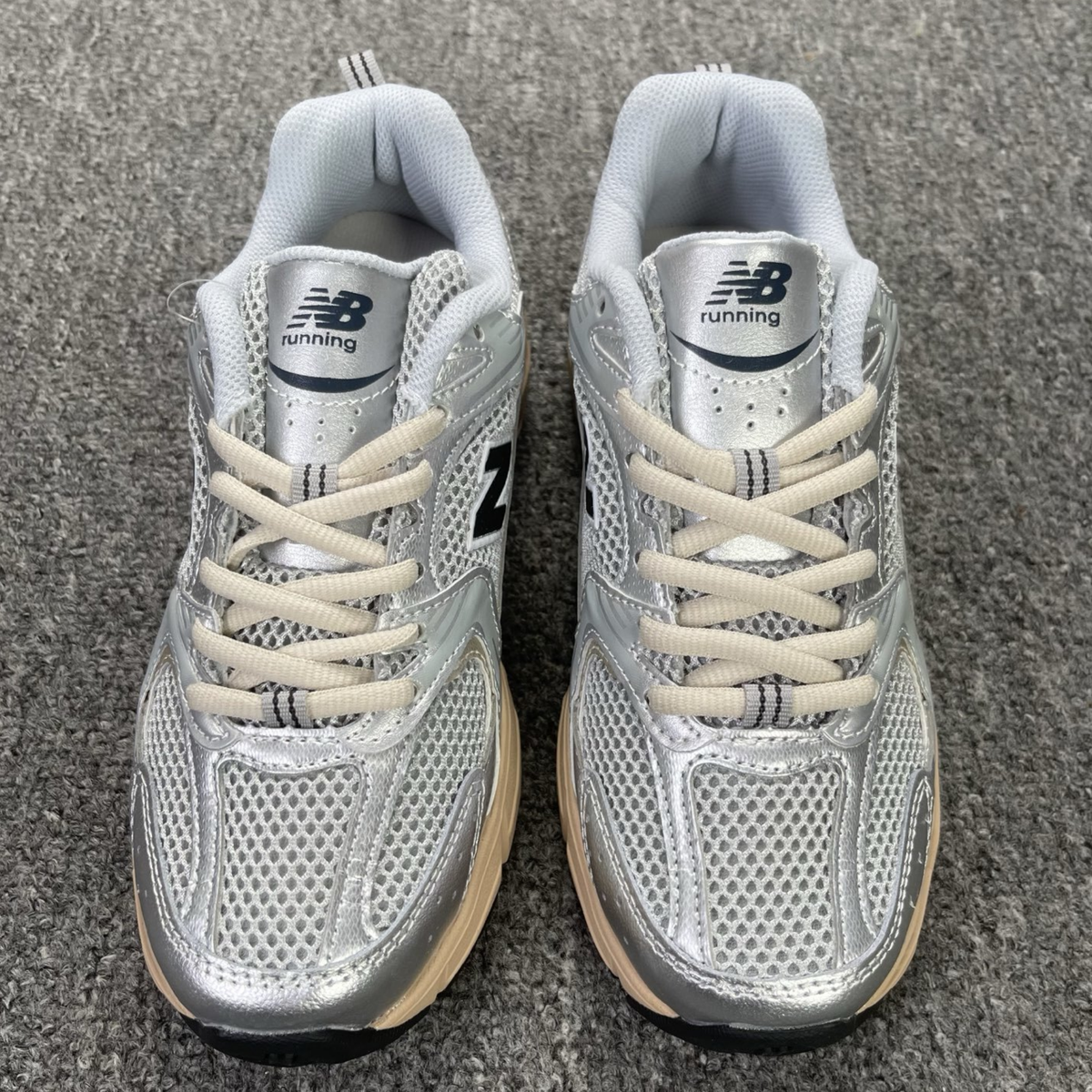 New Balance 530 - Vintage Silver Moonbeam
