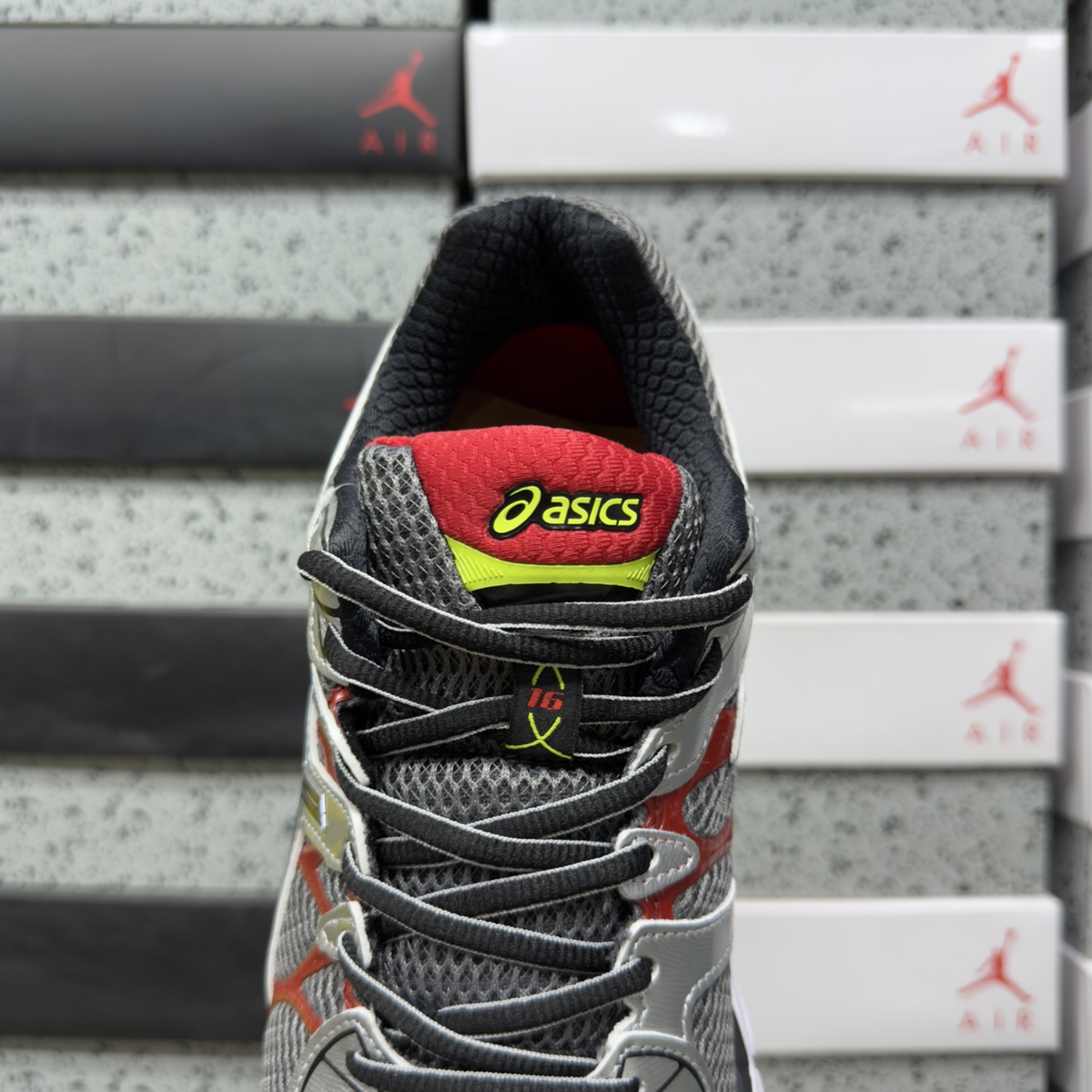 Asics Gel Nimbus 16 - Titanium / Black / Red