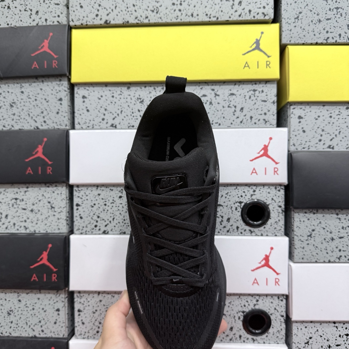 Nike Vomero 18 - Triple Black