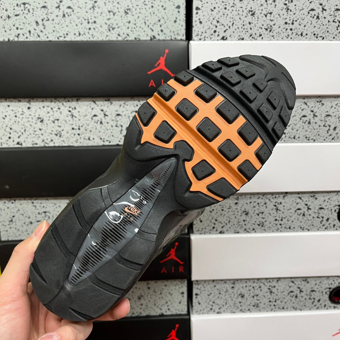 Air Max 95 - Black Hyper Crimson