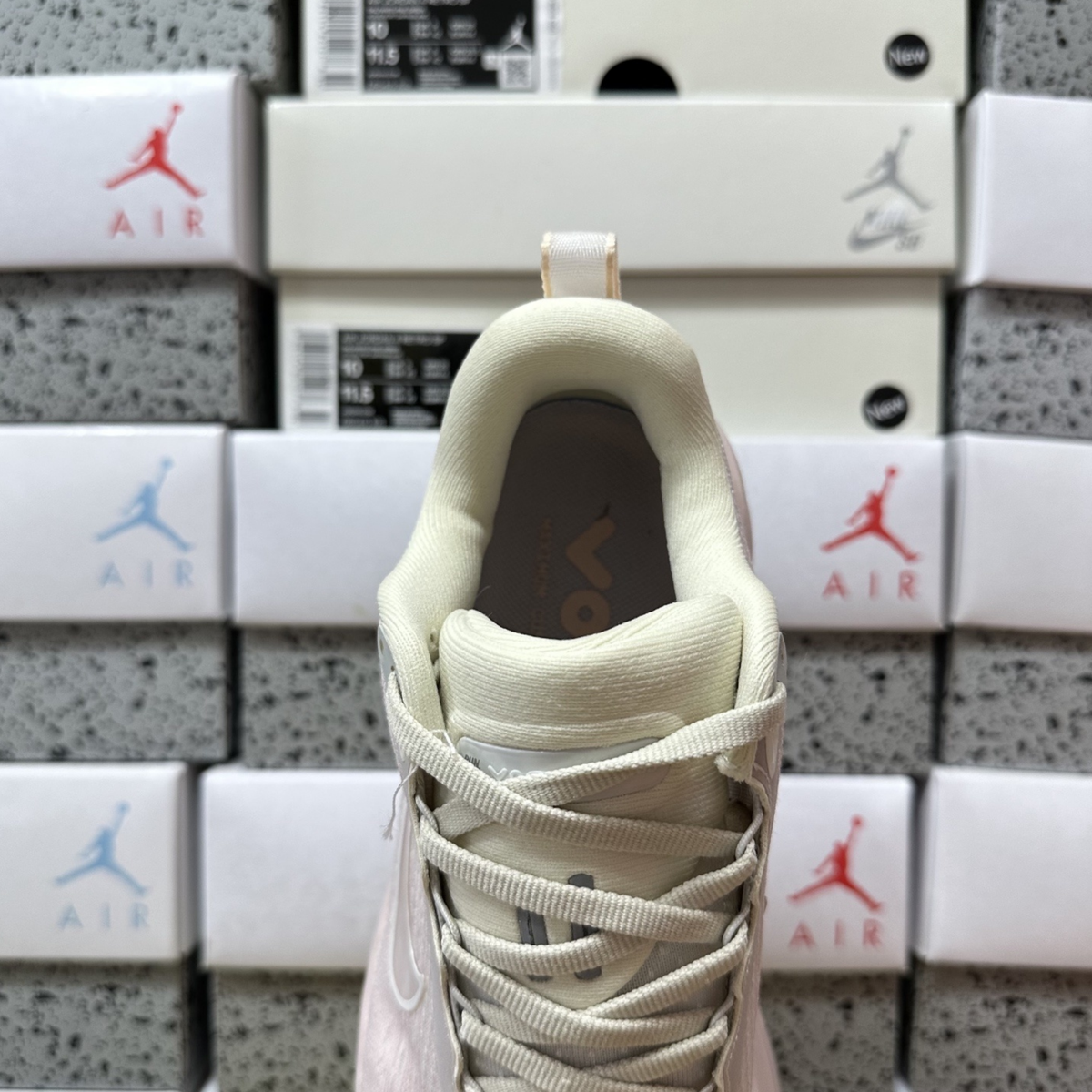 Nike Vomero 18 - Light Bone Sail