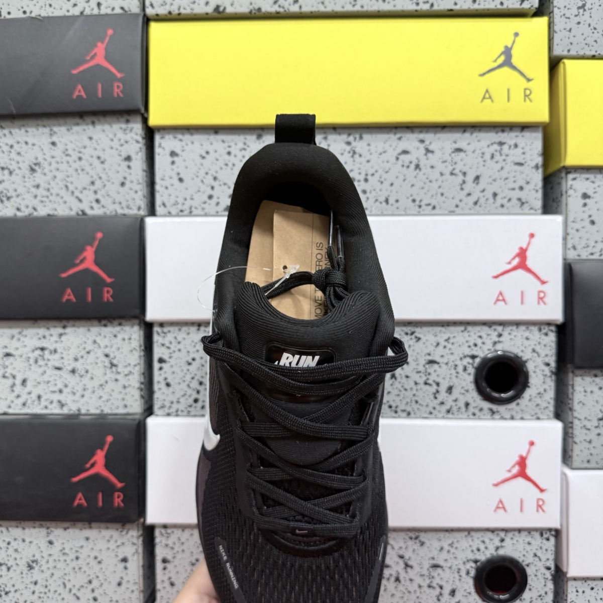 Nike Vomero 18 - Black Velvet Brown