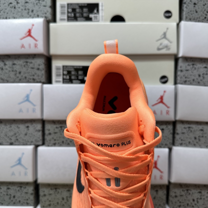 Nike Vomero Plus - Orange Pulse