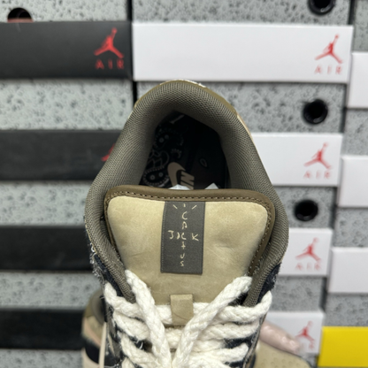 Travis Scott X Nike SB Dunk Low - Cactus Jack