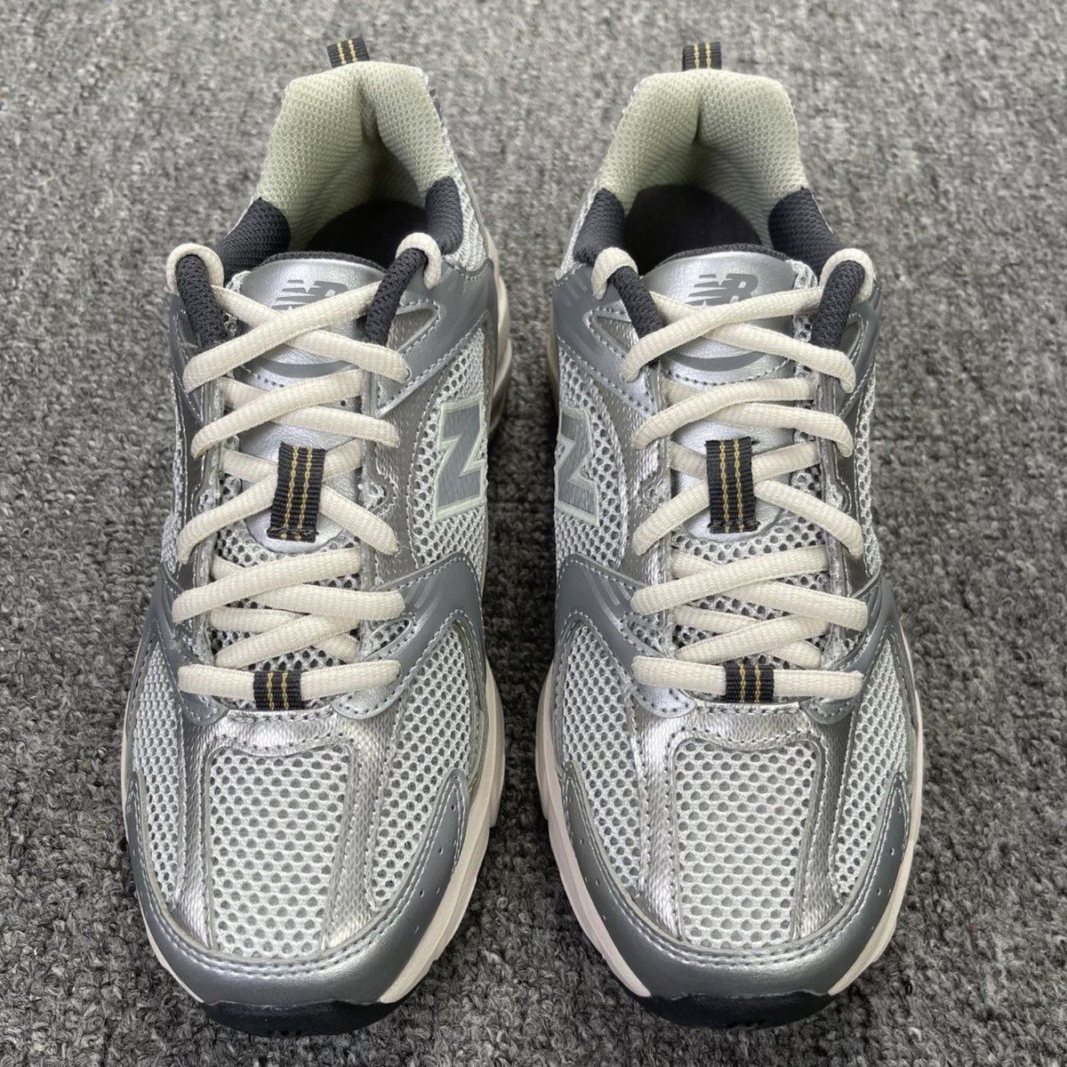 New Balance 530 - Beige Silver