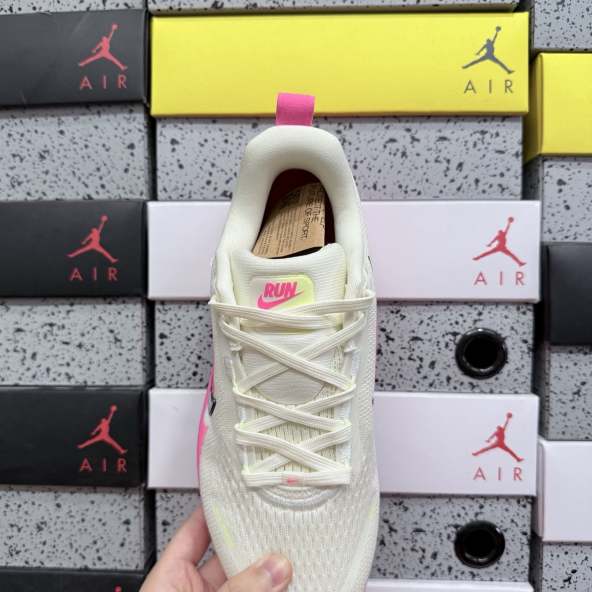 Nike Vomero 18 - Sail Hyper Pink