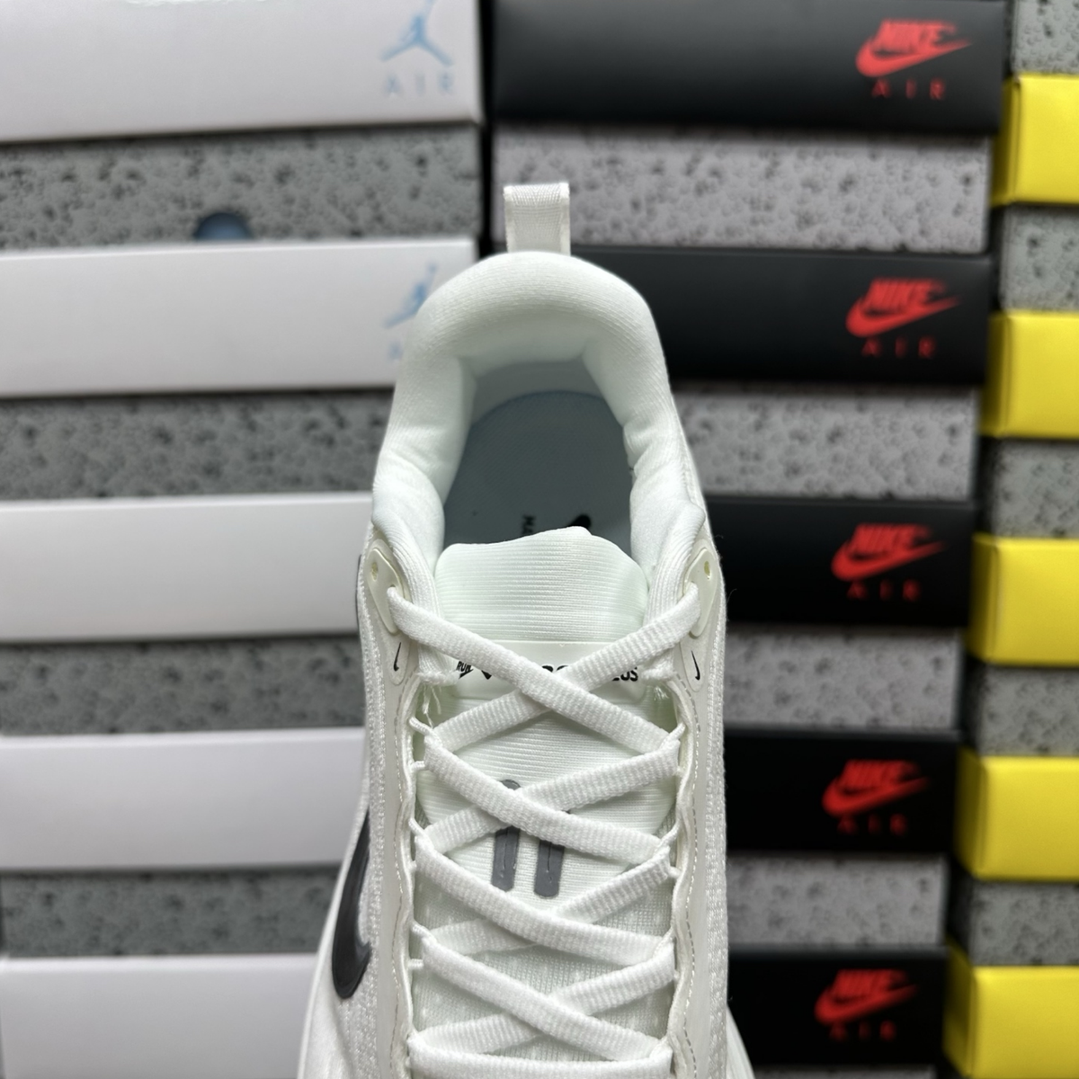 Nike Vomero Plus - White Black