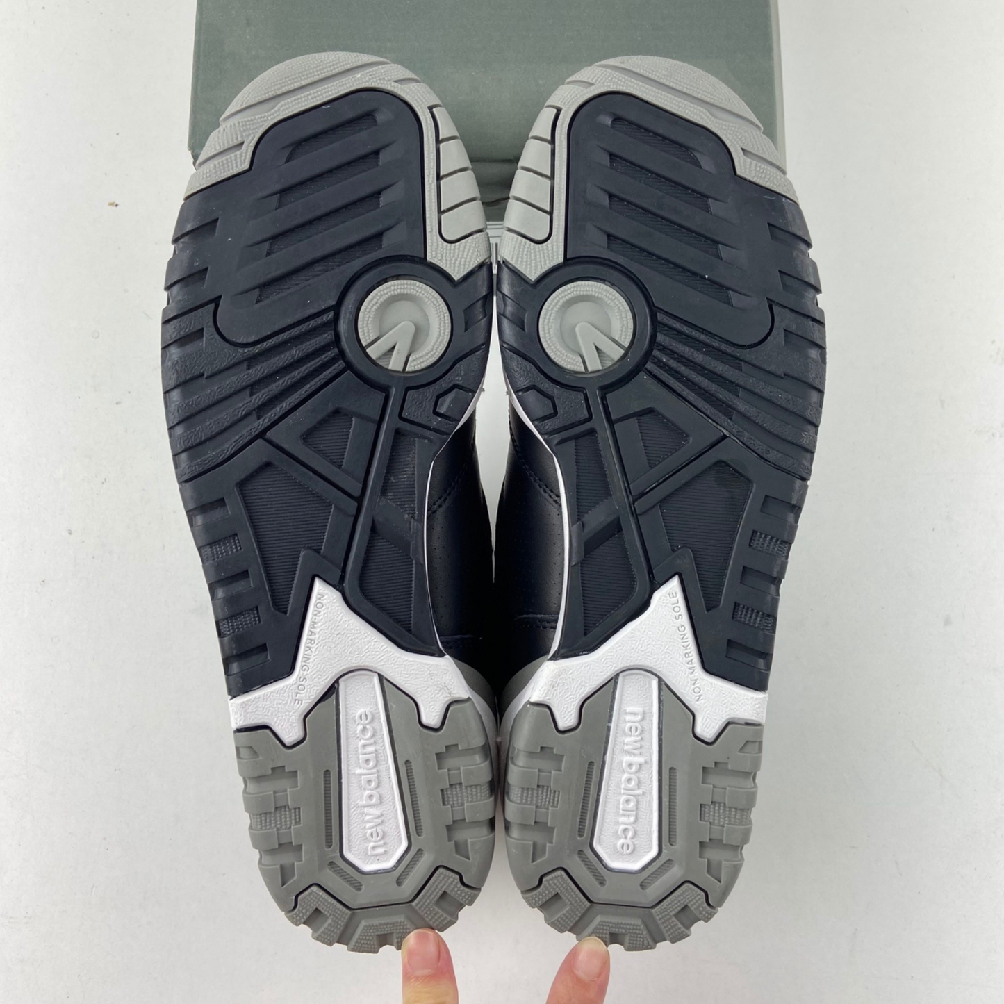 New Balance 550 -  Graphite Black