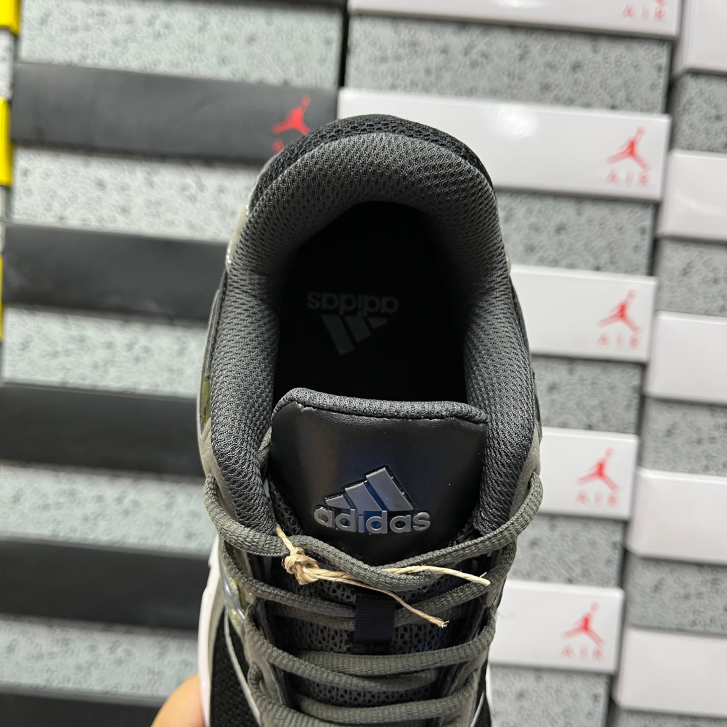 Adidas Response CL - Core Black Grey Five Carbon